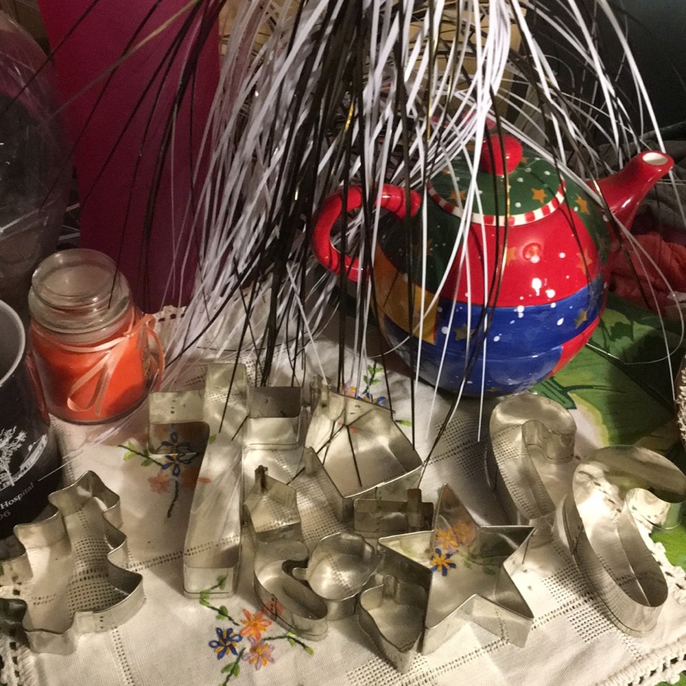 11 Christmas cookie cutters - 5 “, 3 “, 2”, 1 1/2”